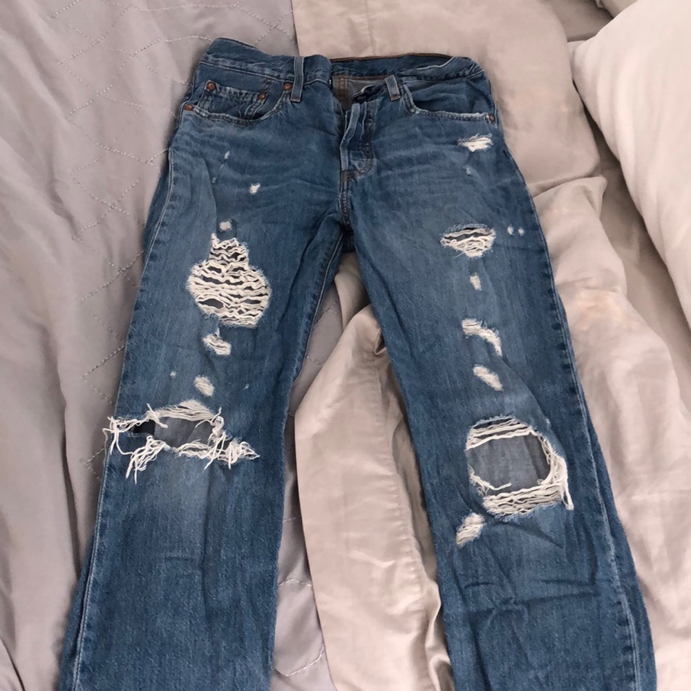 LEVI 501s size 27 medium distressed